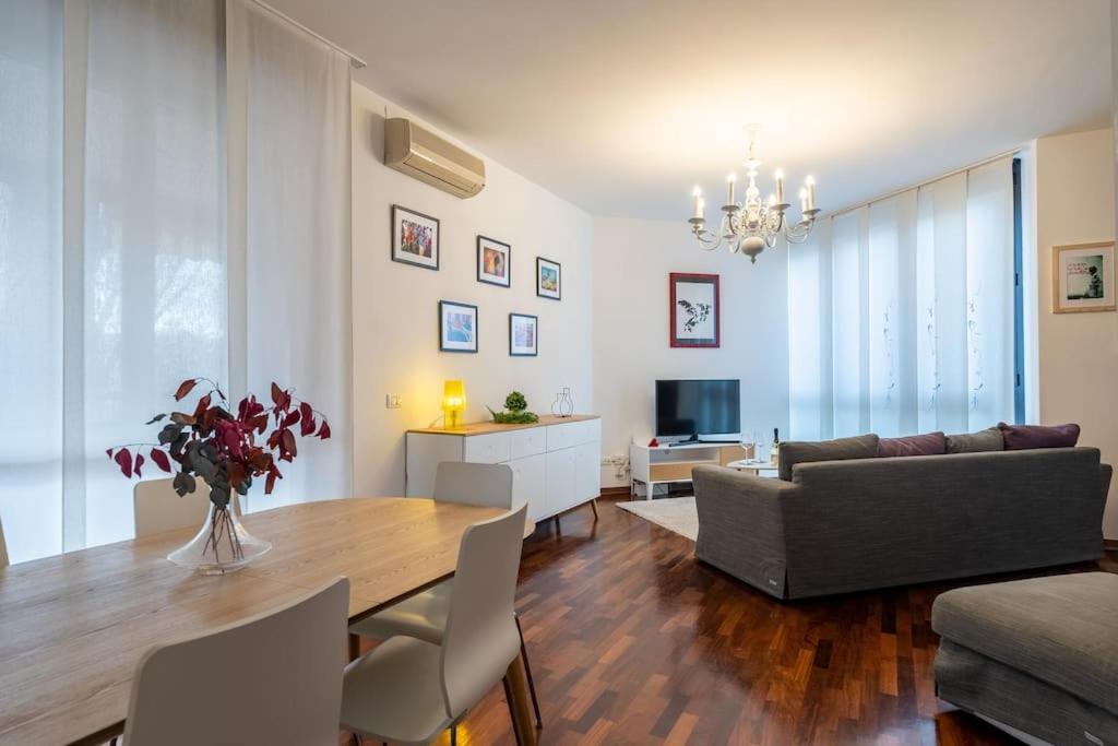 Duomo-PortaromanaXxl Home Terrace & Free Parking Milan Exterior photo